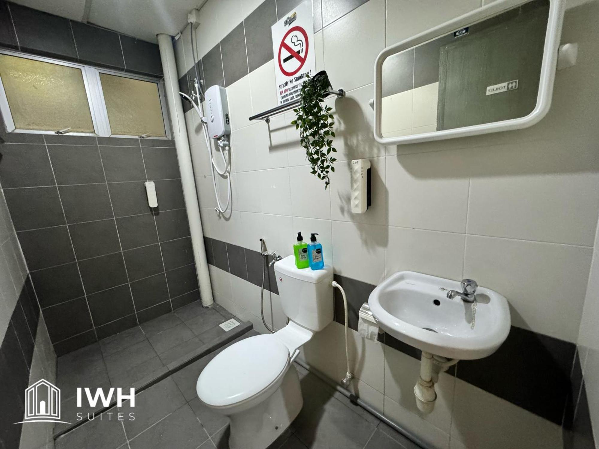 Town Soho 8-34 Pax By Iwh Ipoh